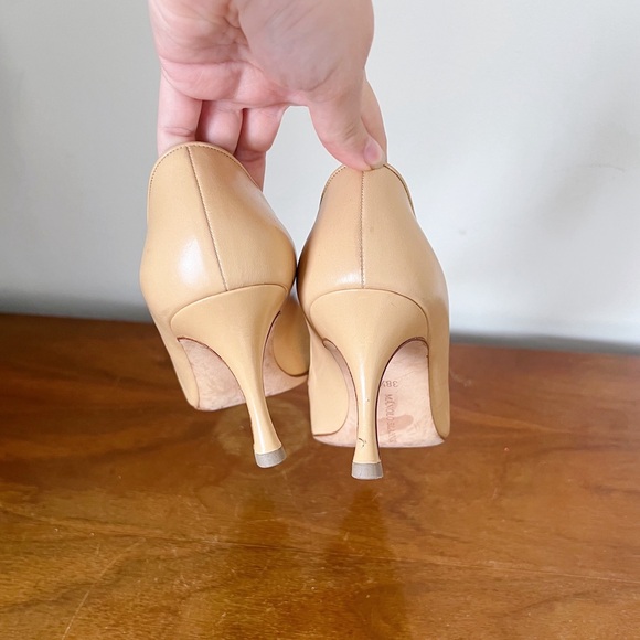 Manolo Blahnik • BB Pumps leather heels nude beige pointed toe mid stiletto - Picture 5 of 8